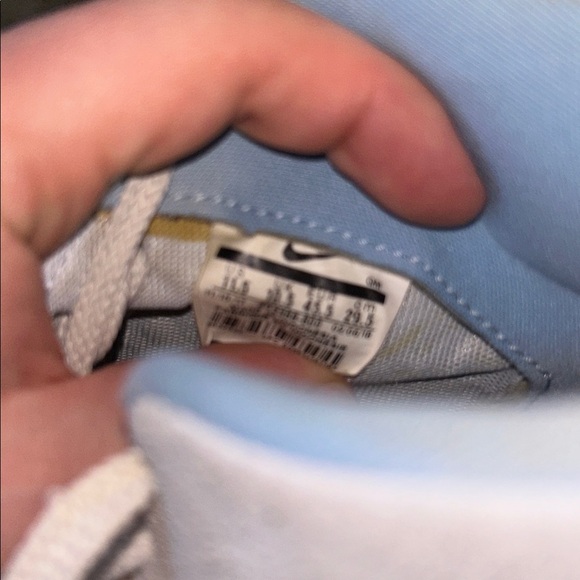 Nike Easter High-Top Sneakers - Picture 6 of 6